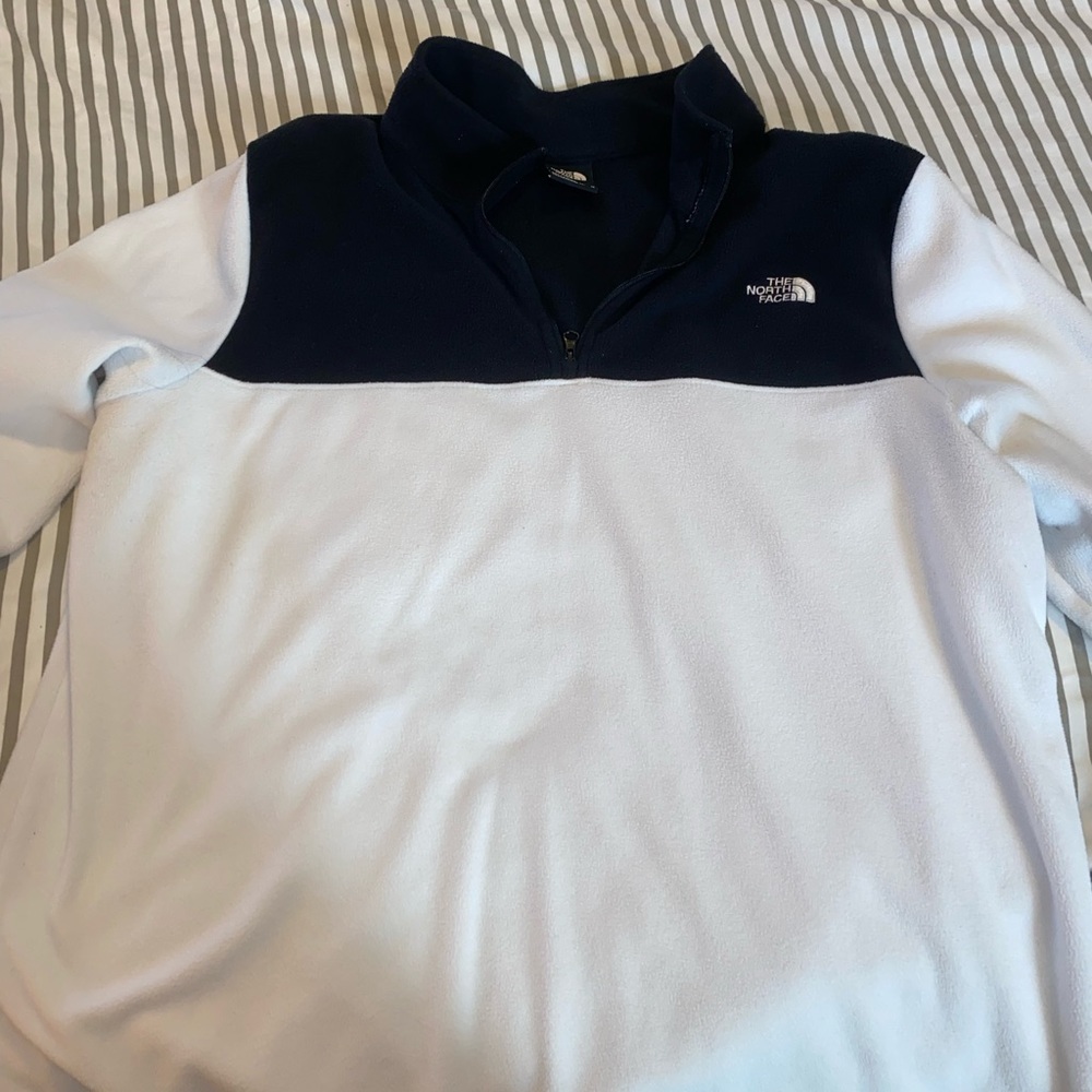 Women’s size Large fleece. The North Face.